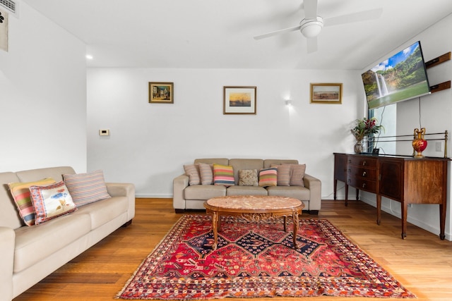 スペーシャス 2ベッド リトリート ウィズ BBQ & コートヤード