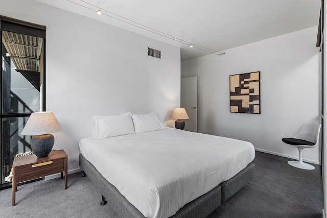 シック インナーシティ ステイ ウィズ バルコニー