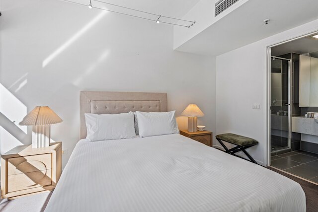 シック インナーシティ ステイ ウィズ バルコニー