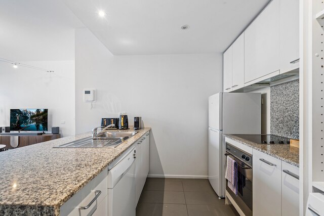 シック インナーシティ ステイ ウィズ バルコニー