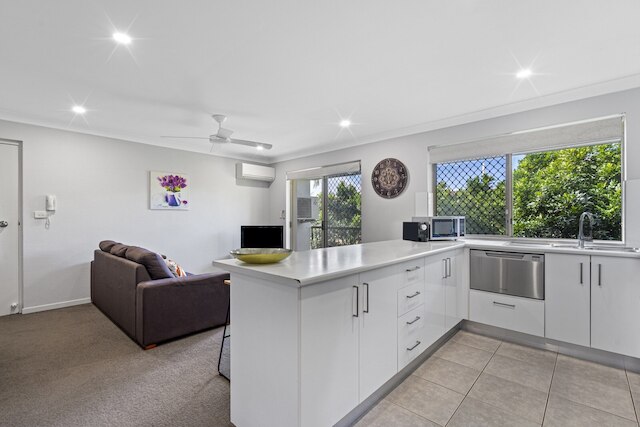 チャーミング 3ベッド アパートメント ニア ローカル ショップス