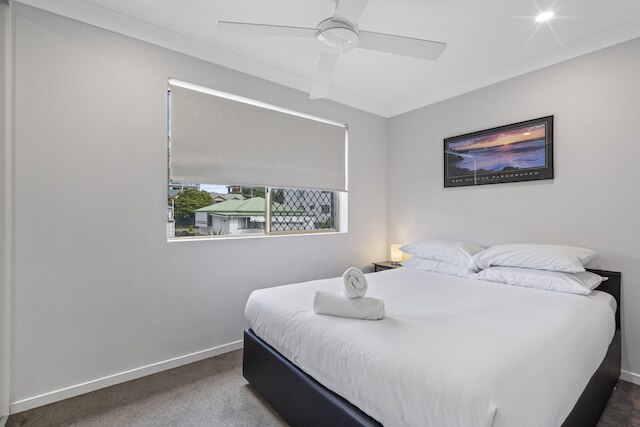 チャーミング 3ベッド アパートメント ニア ローカル ショップス