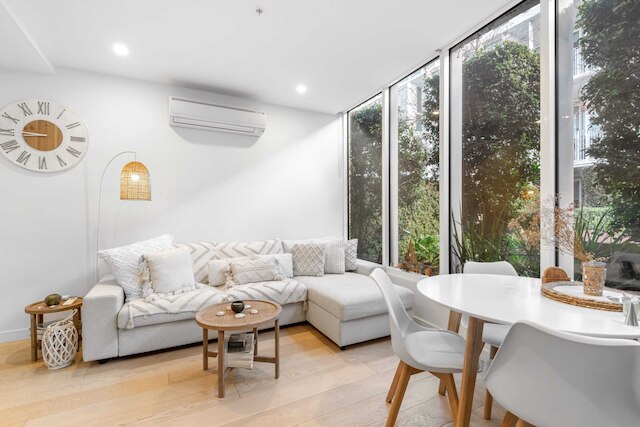 ブライトン 1ベッド アパートメント ウィズ バルコニー & パーキング