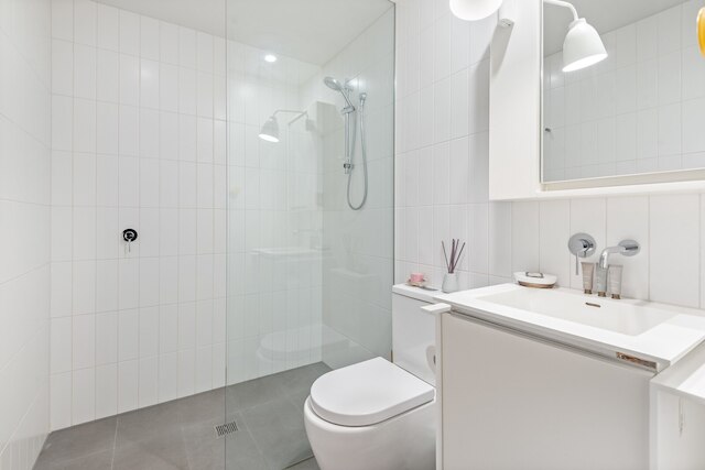 ブライトン 1ベッド アパートメント ウィズ バルコニー & パーキング