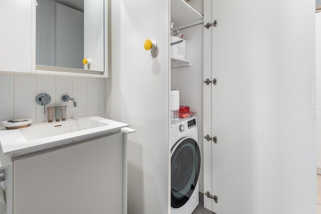 ブライトン 1ベッド アパートメント ウィズ バルコニー & パーキング