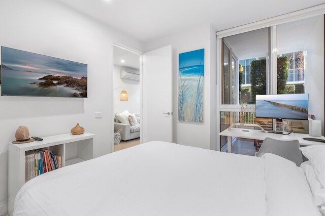 ブライトン 1ベッド アパートメント ウィズ バルコニー & パーキング