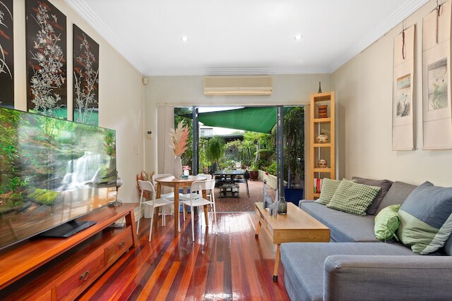 スペーシャス 2ベッド タウンハウス ウィズ ガレージ & パティオ