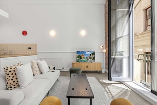 クラシック 1ベッド シティステイ ニア イータリーズ アンド レーンウェイズ