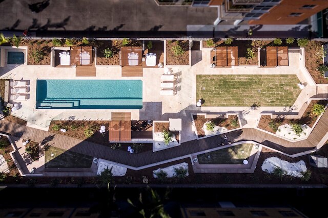 ラックス ビーチフロント 2ベッド ウィズ ジム、プール & ビューズ