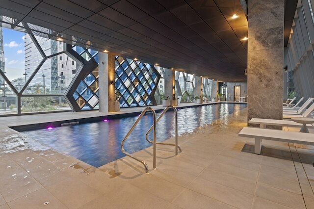 シック 2ベッド メルボルン CBD アパートメント ウィズ プール & サウナ