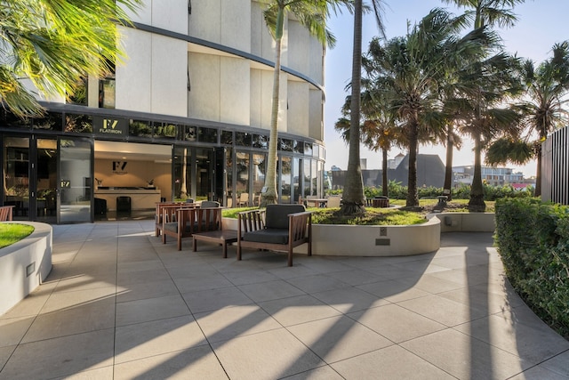 シティ エスケープ ウィズ バルコニー & リゾートスタイル アメニティーズ