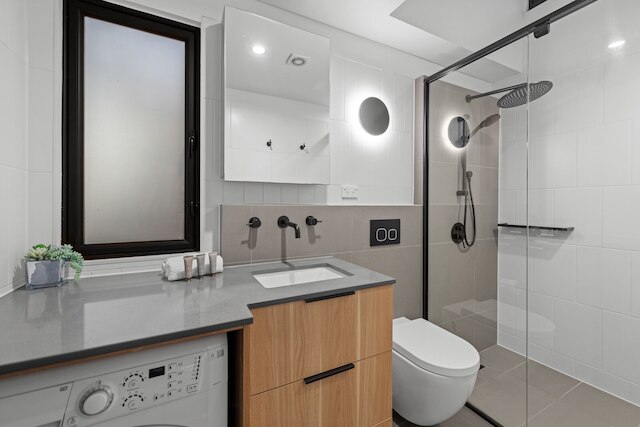 ニューファーム アパートメント ウィズ バルコニー & シティビューズ