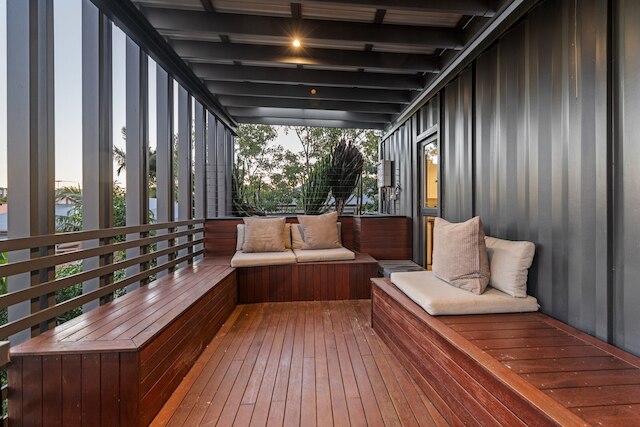 ニューファーム アパートメント ウィズ バルコニー & シティビューズ