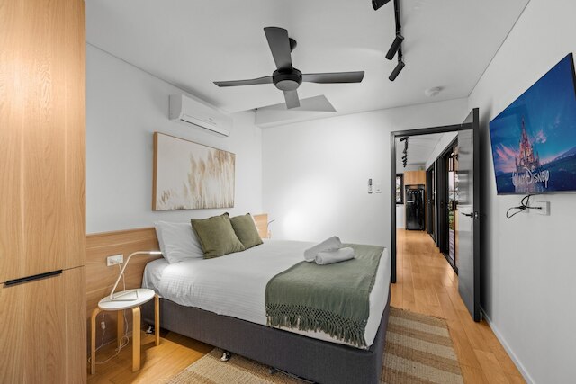 ニューファーム アパートメント ウィズ バルコニー & シティビューズ