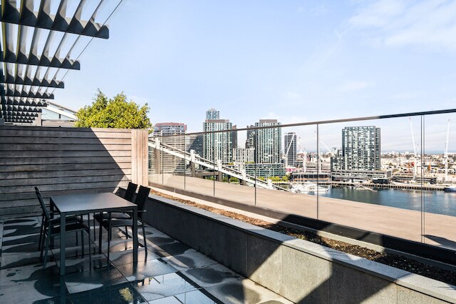 ブライト 2 ベッド リトリート ウィズ プール, ジム & サウナ アクセス