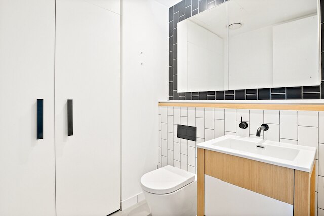 ブライト 2 ベッド リトリート ウィズ プール, ジム & サウナ アクセス