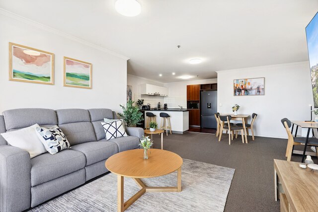 2 ベッド シティ アボード ウィズ スイミングプール, ジム & ビューズ