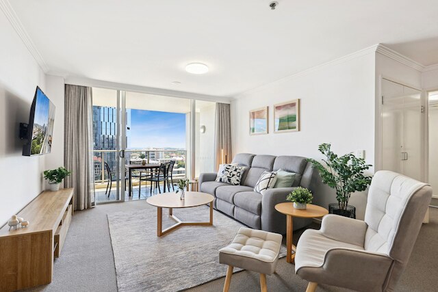 2 ベッド シティ アボード ウィズ スイミングプール, ジム & ビューズ