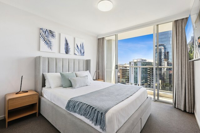 2 ベッド シティ アボード ウィズ スイミングプール, ジム & ビューズ