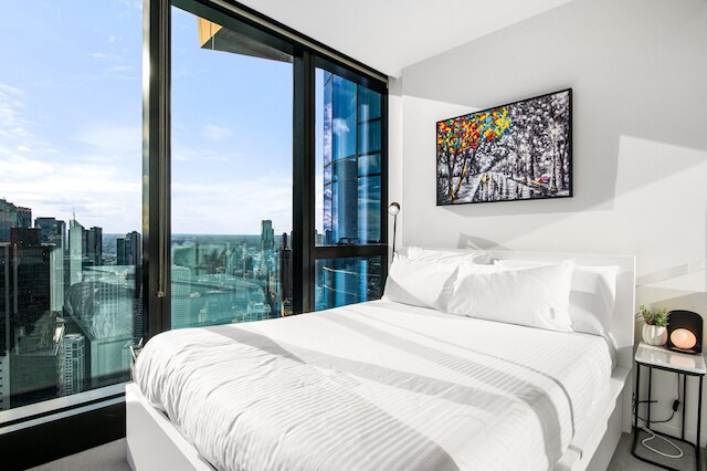 スタイリッシュ シティ アパートメント ウィズ エクスパンディング シティ ビューズ