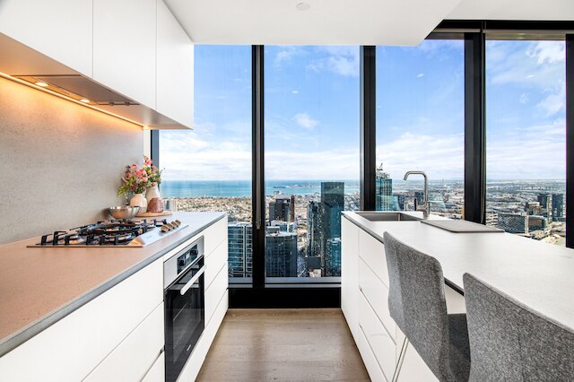 スタイリッシュ シティ アパートメント ウィズ エクスパンディング シティ ビューズ