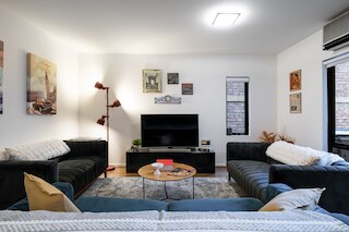 リバーサイド 2ベッド アパートメント ウィズ バルコニー & パーキング