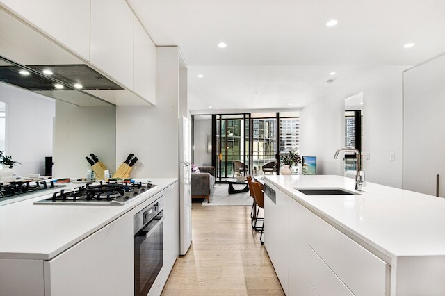 スペーシャス モダン アパートメント ウィズ プール & ジム アクセス