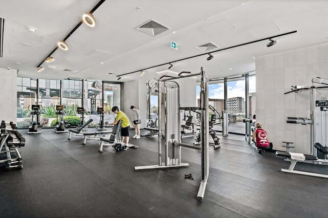 スペーシャス モダン アパートメント ウィズ プール & ジム アクセス