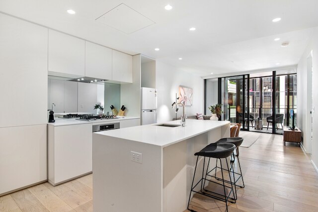 スペーシャス モダン アパートメント ウィズ プール & ジム アクセス