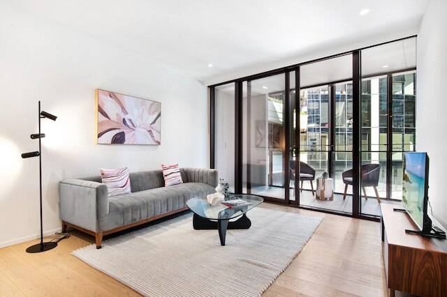 スペーシャス モダン アパートメント ウィズ プール & ジム アクセス