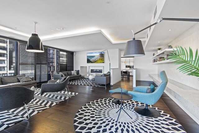 シック 1ベッド ウィズ バルコニービューズ アンド アメニティーズ