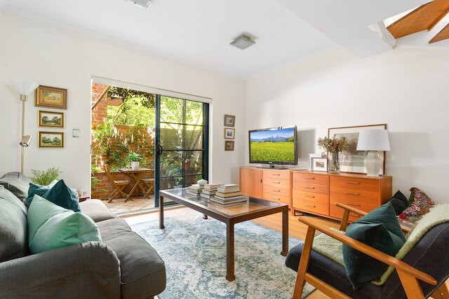 スペーシャス 2ベッド タウンハウス ウィズ ア ラッシュ コートヤード