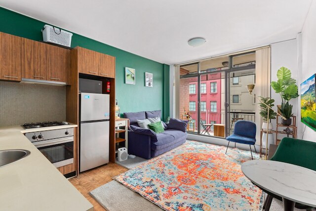 シック インナーシティ 1ベッドルーム ウィズ バルコニー