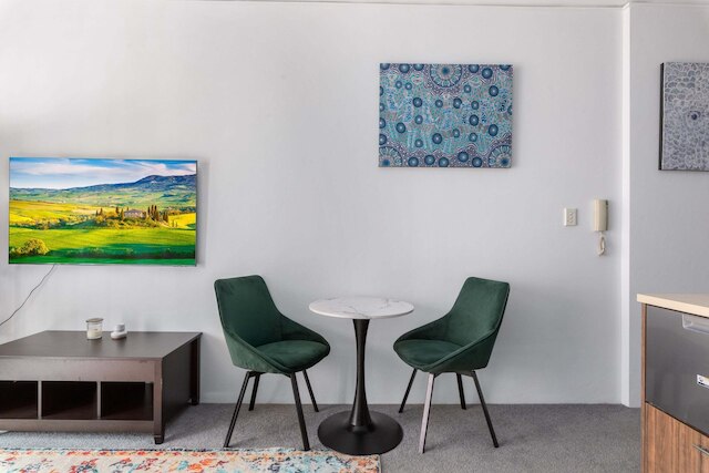 シック インナーシティ 1ベッドルーム ウィズ バルコニー