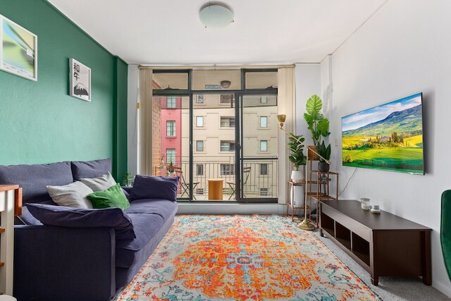 シック インナーシティ 1ベッドルーム ウィズ バルコニー