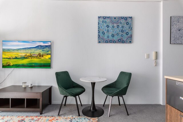 シック インナーシティ 1ベッドルーム ウィズ バルコニー