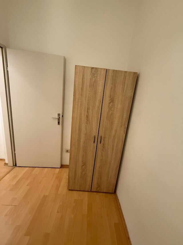 2BR Plus LR Apartment Sleeps 6 Central