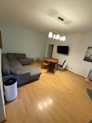 2BR Plus LR Apartment Sleeps 6 Central