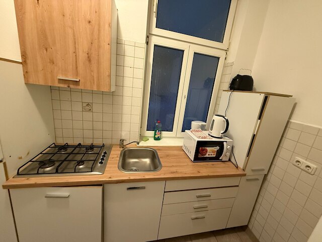 2BR Plus LR Apartment Sleeps 6 Central