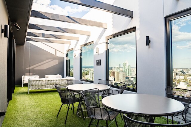 スタイリッシュ サウスバンク 1ベッドルーム ウィズ プール アンド ジム