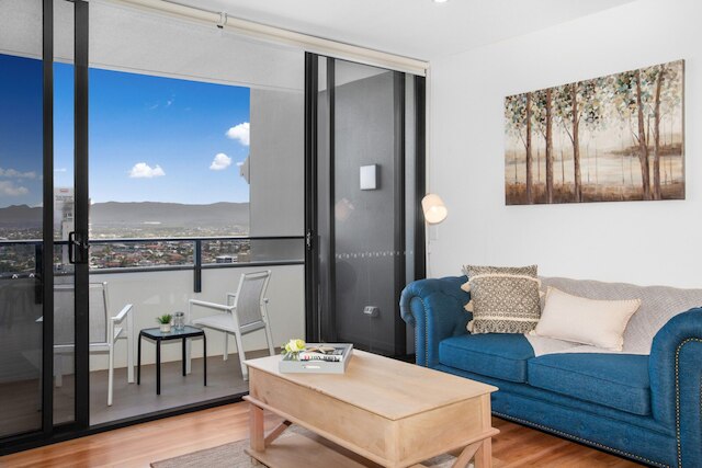 サーファーズパラダイス 1ベッド ウィズ スタニングビューズ & プール