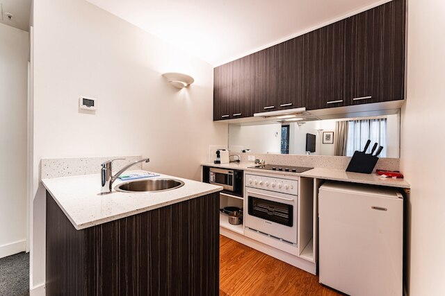 シック 1 ベッド イン イーストメルボルン ウィズ ジム & プール