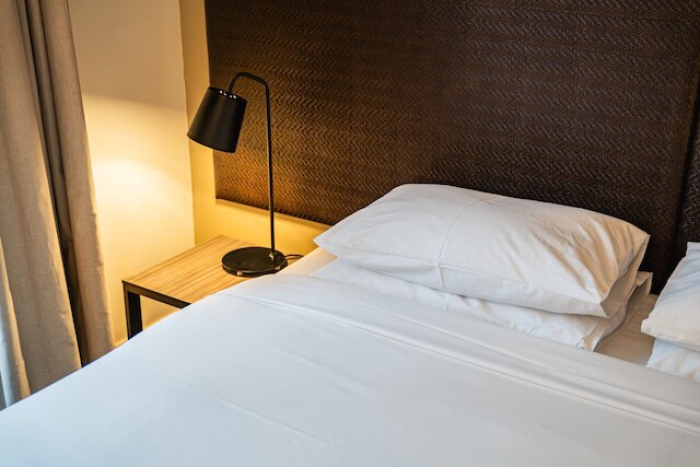 シック 1 ベッド イン イーストメルボルン ウィズ ジム & プール