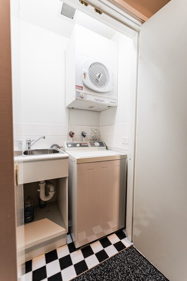 シック 1 ベッド イン イーストメルボルン ウィズ ジム & プール