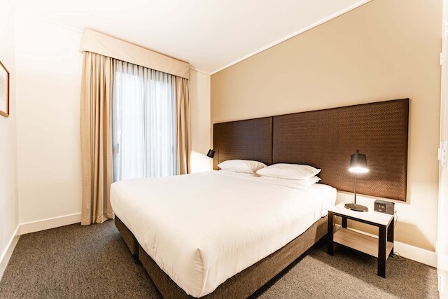 シック 1 ベッド イン イーストメルボルン ウィズ ジム & プール