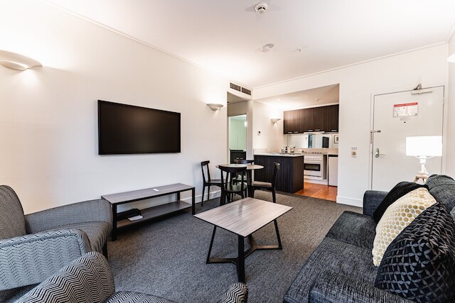 シック 1 ベッド イン イーストメルボルン ウィズ ジム & プール