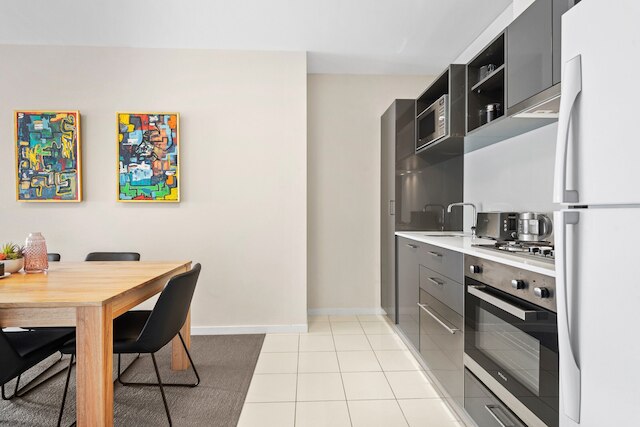 シック インナーシティ コンビニエンス ウィズ セキュア パーキング