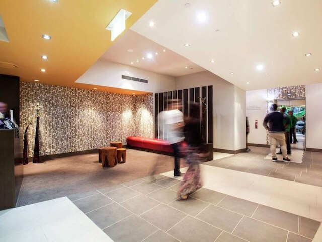 スタイリッシュ サウスバンク ステイ ウィズ ビューズ, プール & ジム