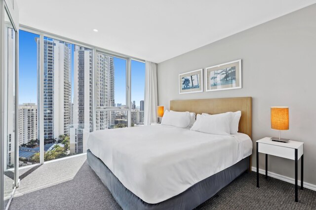 モダン 2 ベッド ウィズ プール アクセス イン サーファーズ パラダイス