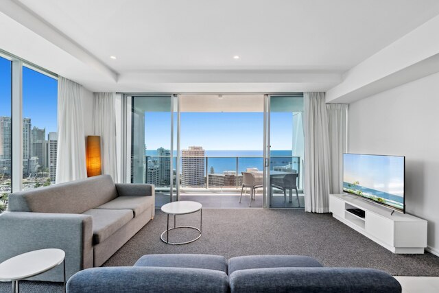 モダン 2 ベッド ウィズ プール アクセス イン サーファーズ パラダイス